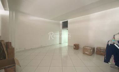 local en arriendo en la 30. Cod A776250