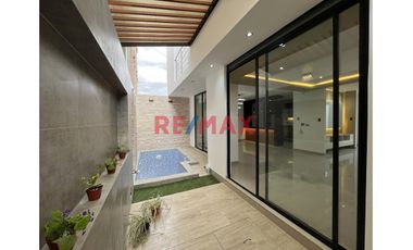 🔐 Vive con comodidad, tecnología y estilo en una zona segura y no inundable.
💰 PRECIO: S/ 770,000.00
📍 Ubicación: Urbanización Los Corales I – Piura