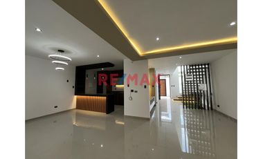🔐 Vive con comodidad, tecnología y estilo en una zona segura y no inundable.
💰 PRECIO: S/ 770,000.00
📍 Ubicación: Urbanización Los Corales I – Piura