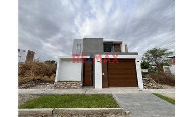🔐 Vive con comodidad, tecnología y estilo en una zona segura y no inundable.
💰 PRECIO: S/ 770,000.00
📍 Ubicación: Urbanización Los Corales I – Piura