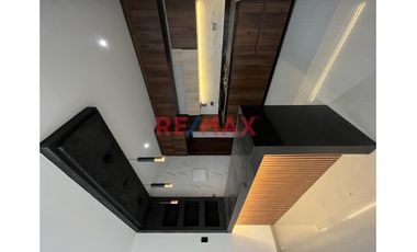 🔐 Vive con comodidad, tecnología y estilo en una zona segura y no inundable.
💰 PRECIO: S/ 770,000.00
📍 Ubicación: Urbanización Los Corales I – Piura