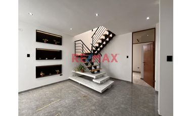 🔐 Vive con comodidad, tecnología y estilo en una zona segura y no inundable.
💰 PRECIO: S/ 770,000.00
📍 Ubicación: Urbanización Los Corales I – Piura