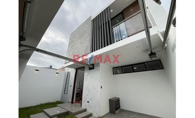 🔐 Vive con comodidad, tecnología y estilo en una zona segura y no inundable.
💰 PRECIO: S/ 770,000.00
📍 Ubicación: Urbanización Los Corales I – Piura