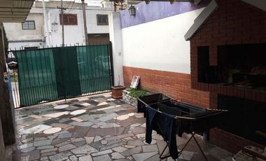 Casa con Departamento en venta en Avellaneda Este