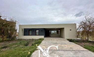 Casa en venta 4 amb a la laguna en Magallanes, Pueblos del Plata