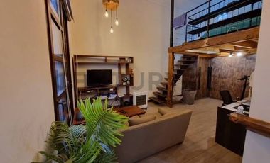 VENTA DEPTO. TRIPLEX, 5D/5B CON JARDIN, LO BARNECHEA