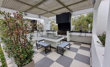 VENTA DEPTO. TRIPLEX, 5D/5B CON JARDIN, LO BARNECHEA