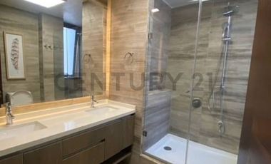 VENTA DEPTO. TRIPLEX, 5D/5B CON JARDIN, LO BARNECHEA