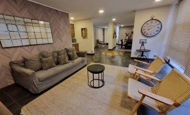 VENTA DEPTO. TRIPLEX, 5D/5B CON JARDIN, LO BARNECHEA