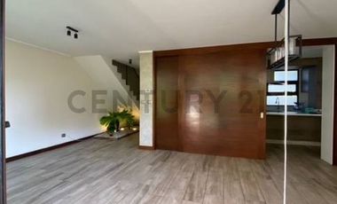 VENTA DEPTO. TRIPLEX, 5D/5B CON JARDIN, LO BARNECHEA