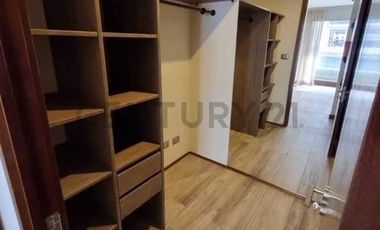 VENTA DEPTO. TRIPLEX, 5D/5B CON JARDIN, LO BARNECHEA