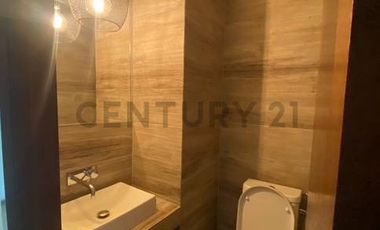 VENTA DEPTO. TRIPLEX, 5D/5B CON JARDIN, LO BARNECHEA