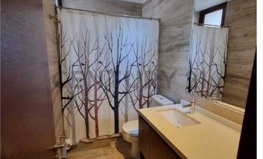 VENTA DEPTO. TRIPLEX, 5D/5B CON JARDIN, LO BARNECHEA