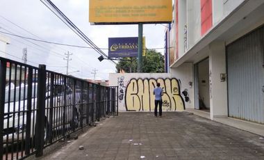 Ruko Besar Strategis di Pinggir Jalan Cokroaminoto