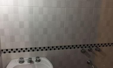 TRIPLEX EN EXCELENTE UBICACIÓN EN BANFIELD.