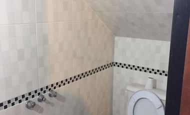 TRIPLEX EN EXCELENTE UBICACIÓN EN BANFIELD.