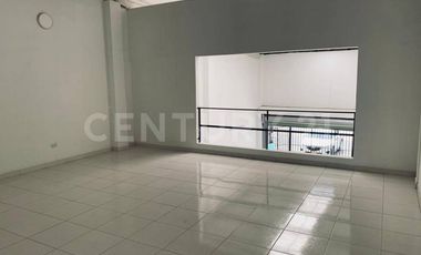VENTA DE BODEGA CON 3 LOCALES USO COMERCIAL / INDUSTRIAL JAMUNDI