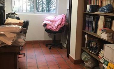 Casa  en Venta Haedo / Moron (A008 986)