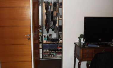 Casa 4 ambientes, 3 dormitorios, vestidor,  baño, toilette, living, cocina-comedor, garage, fondo libre, quincho parrilla, lavadero. Excelente propied