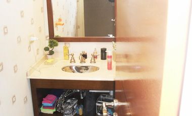 Casa 4 ambientes, 3 dormitorios, vestidor,  baño, toilette, living, cocina-comedor, garage, fondo libre, quincho parrilla, lavadero. Excelente propied