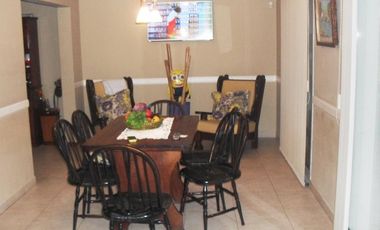 Casa 4 ambientes, 3 dormitorios, vestidor,  baño, toilette, living, cocina-comedor, garage, fondo libre, quincho parrilla, lavadero. Excelente propied