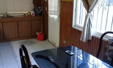 EXCELENTE CHALET DE 3 AMBIENTES CON PARQUE,QUINCHO Y PISCINA.