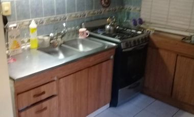 EXCELENTE CHALET DE 3 AMBIENTES CON PARQUE,QUINCHO Y PISCINA.