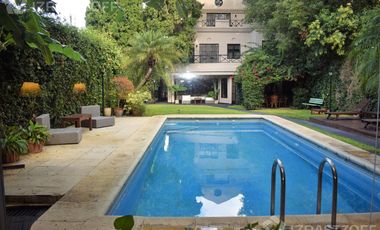Amplia casa con excepcional jardín en el casco de San Isidro