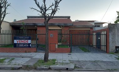 Excelente Chalet en Isidro Casanova, Barrio San Carlos