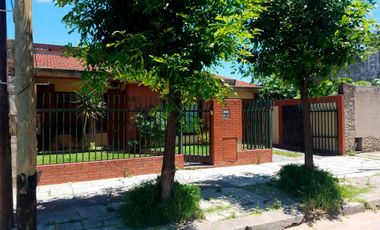 Excelente Chalet en Isidro Casanova, Barrio San Carlos