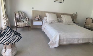 Leasehold - Spacious Renovated Villa with Large Garden in Prime Umalas Location