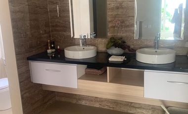 Leasehold - Spacious Renovated Villa with Large Garden in Prime Umalas Location