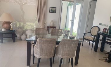 Leasehold - Spacious Renovated Villa with Large Garden in Prime Umalas Location