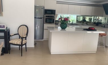 Leasehold - Spacious Renovated Villa with Large Garden in Prime Umalas Location