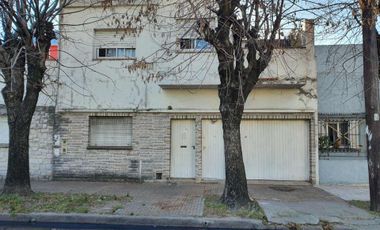 OPORTUNIDAD VENTA PH 2AMB COCHERA LANUS ESTE