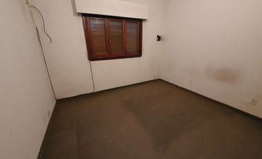 OPORTUNIDAD VENTA PH 2AMB COCHERA LANUS ESTE
