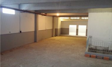 Galpón con vivienda en venta