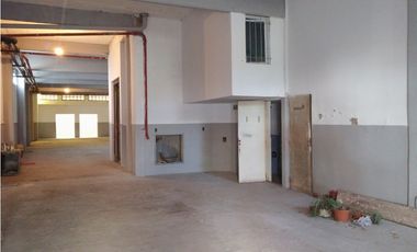 Galpón con vivienda en venta