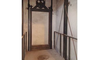 Galpón con vivienda en venta