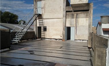 Galpón con vivienda en venta