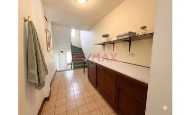 Venta De Hermosa Casa  En Surco - 5  Dormitorios – El Derby