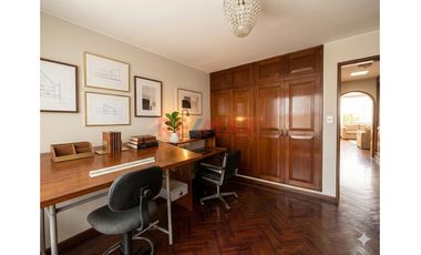 Venta De Hermosa Casa  En Surco - 5  Dormitorios – El Derby
