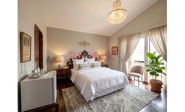 Venta De Hermosa Casa  En Surco - 5  Dormitorios – El Derby