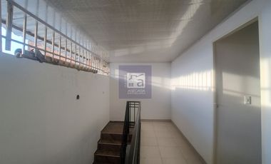 COD. 4331 - SE ARRIENDA APARTAMENTO - BARRIO:  SANTA ANA