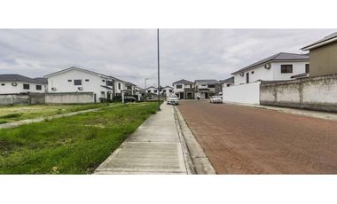 Vía a la Costa Km. 13 Punta Esmeralda Vendo terreno 411 m2