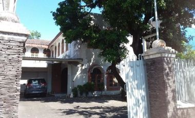 Rumah di jl kutei Surabaya tengah Hadap utara