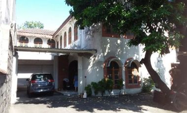 Rumah di jl kutei Surabaya tengah Hadap utara