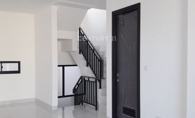Rumah Brand New Siap Huni Dalam Cluster Harmony Golf Island PIK