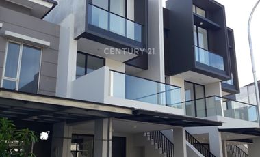 Rumah Brand New Siap Huni Dalam Cluster Harmony Golf Island PIK