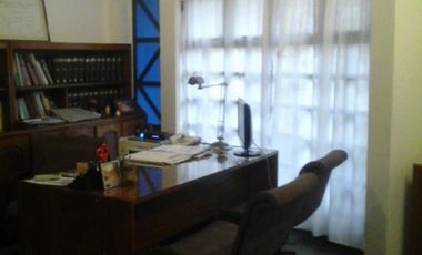 EXCELENTE OFICINA EN PLENO CENTRO DE MONTE GRANDE